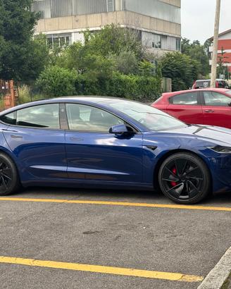 TESLA 3 HIGHLAND PERFORMANCE