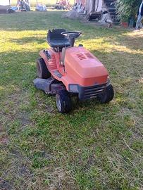 Trattorino tagliaerba HUSQVARNA