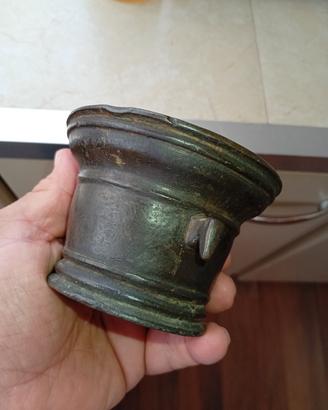 antico mortaio in bronzo 