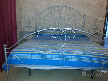 letto e comodini in ferro 