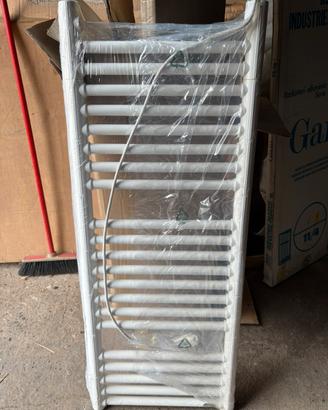 Radiatore elettrico scaldasalviette