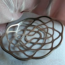 ciotola ovale in metallo intrecciato