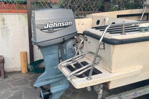 Barca con motore e carrello