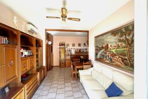 TRILOCALE CON ASCENSORE, BALCONE E ARIA CONDIZIONA