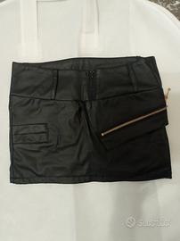 minigonna in pelle con pantaloncino interno