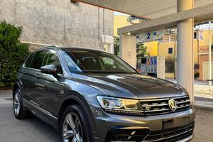 Volkswagen Tiguan 2.0 TDI 4MOTION Advanced R-LINE 