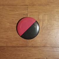 Spilla pin bandiera anarco comunista 32mm 