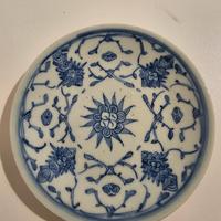 Antico piatto porcellana cinese bianco-blu