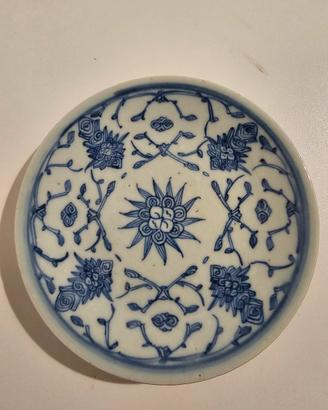 Antico piatto porcellana cinese bianco-blu