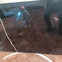 Televisore lg  con schermo crepato
