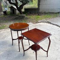 Coppia di tavolini moderni in legno