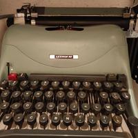 Macchina da scrivere OLIVETTI