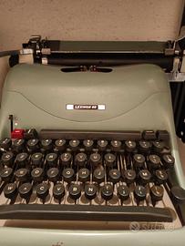 Macchina da scrivere OLIVETTI