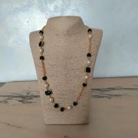 collana con perle e pietre preziose
