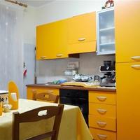 Cucina completa di tavolo e 4 sedie