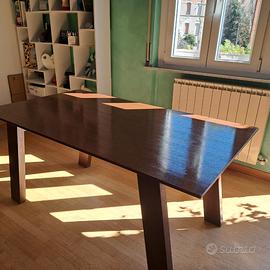 Tavolo moderno in legno allungabile