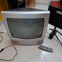 TV LG con telecomando e supporto a muro