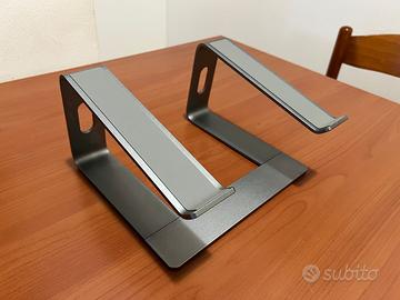 Supporto sollevatore per notebook