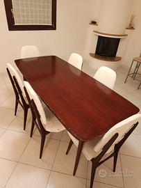 Tavolo in legno e 6 sedie