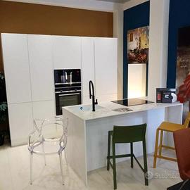 CUCINA LACCATO OPACO CON ISOLA
