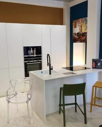 CUCINA LACCATO OPACO CON ISOLA