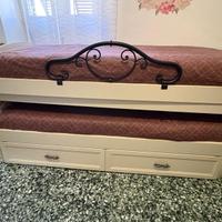 3 letti singoli + scrivania