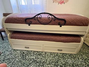 3 letti singoli + scrivania