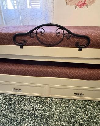 3 letti singoli + scrivania