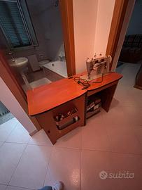 macchina da cucire SINGER elettrica richiudibile.