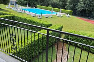 Trilocale in residence fronte piscina