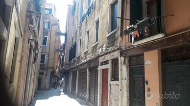 Venezia rialto calle della donzella