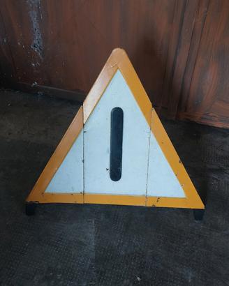 triangolo segnaletica latta
