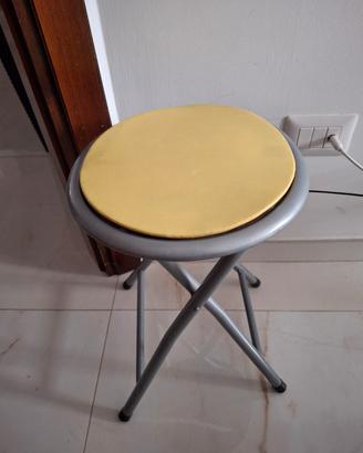 sgabello richiudibile in metallo