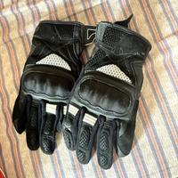 Casco moto, giacca e guanti