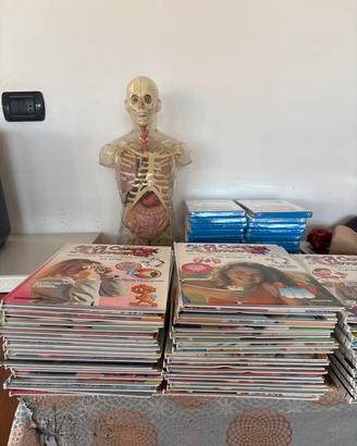 Libri e scheletro del corpo umano