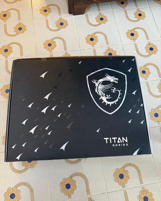 MSI TITAN 18 hx A14vig-293IT (Nuovo)
