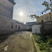 Indipendente su due livelli con cortile