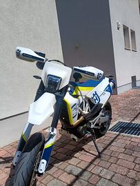 Husqvarna 701 supermotard