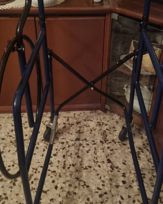 Ascellare deambulatore