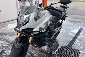 Moto Cfmoto 650mt