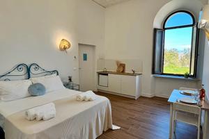 Monolocale x 2 in villa fronte mare con giardino