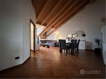 MANSARDA ARREDATA IN CENTRO