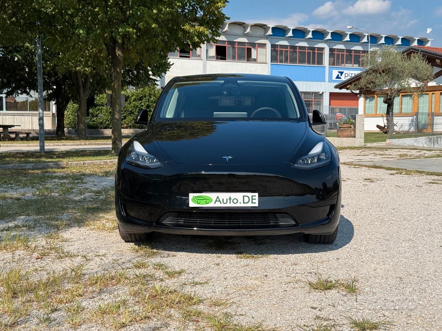 Tesla Model Y 2024 photo 2