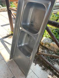 Lavabo in accioio