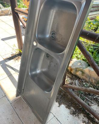 Lavabo in accioio