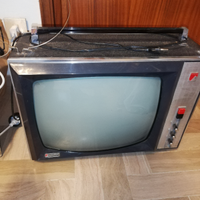 Televisore portatile d'epoca a valvole