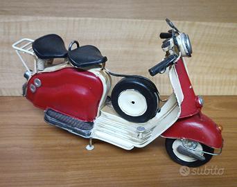 Lambretta in latta 30cm recente