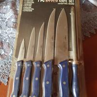 coltelli varie misure con acciaino e tagliere