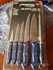 coltelli varie misure con acciaino e tagliere