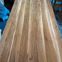 Tavolo in rovere con gambe a chitarra